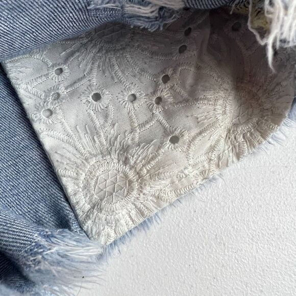 American Eagle Women's Curvy Hi-Rise Shortie Denim Shorts Distressed Size 0 - Picture 4 of 12